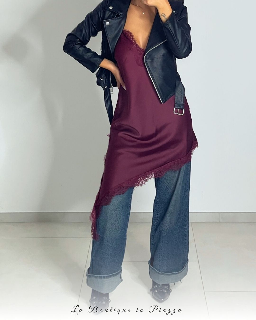 Top in raso con pizzo