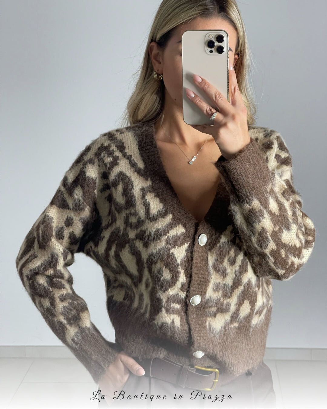 Cardigan leopardato con grandi bottoni