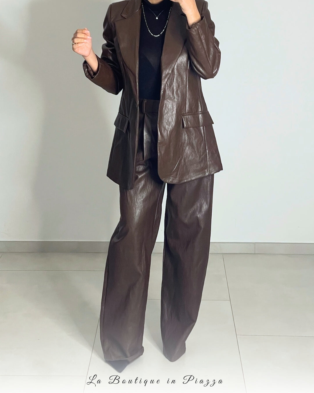 Completo in ecopelle