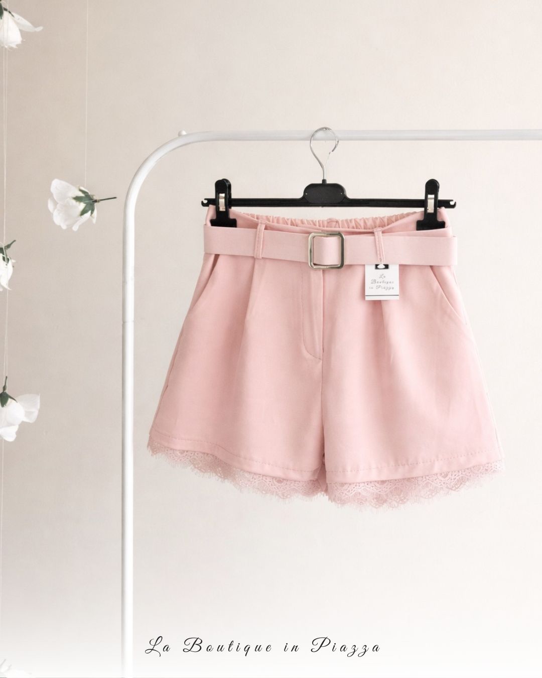 Pantaloncini con pizzo