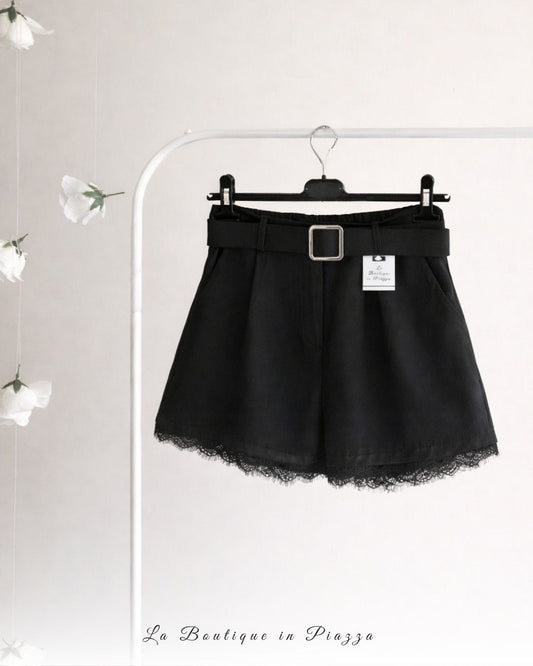 Pantaloncini con pizzo