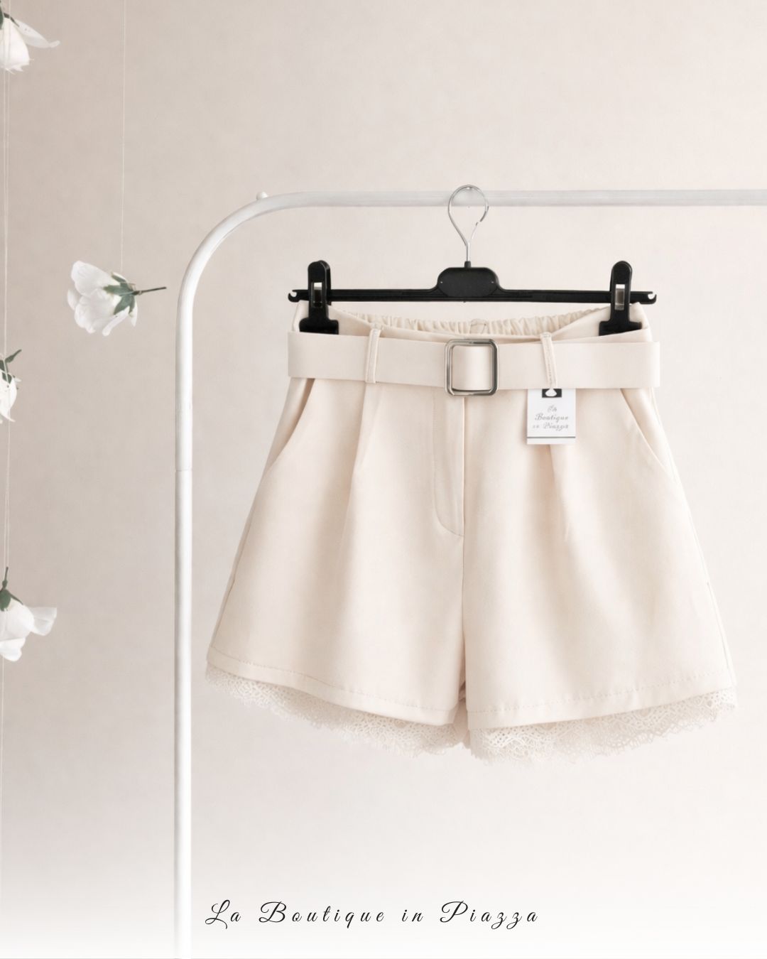 Pantaloncini con pizzo