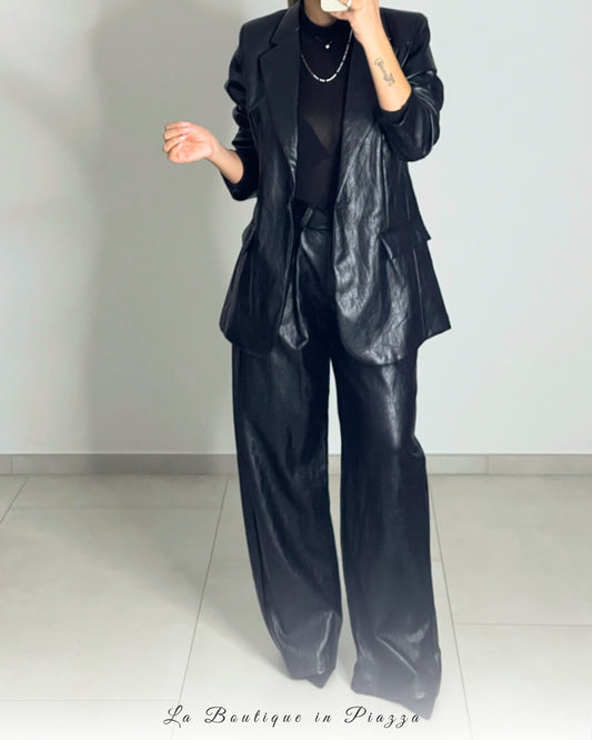 Completo in ecopelle